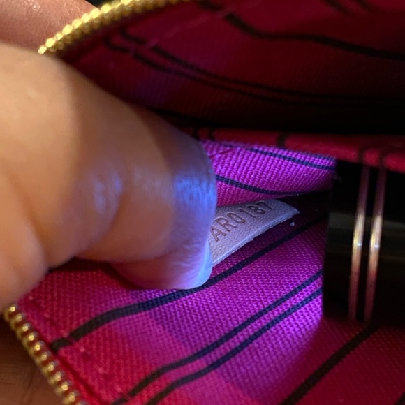 Pouch❤️sold on Ig❤️ - Picture 8 of 9